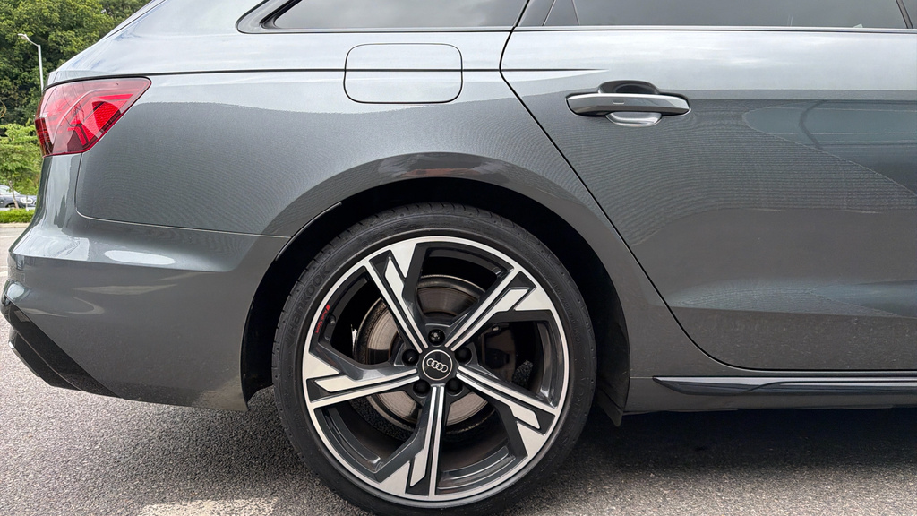 Audi A4 Avant Black Edition Black #23