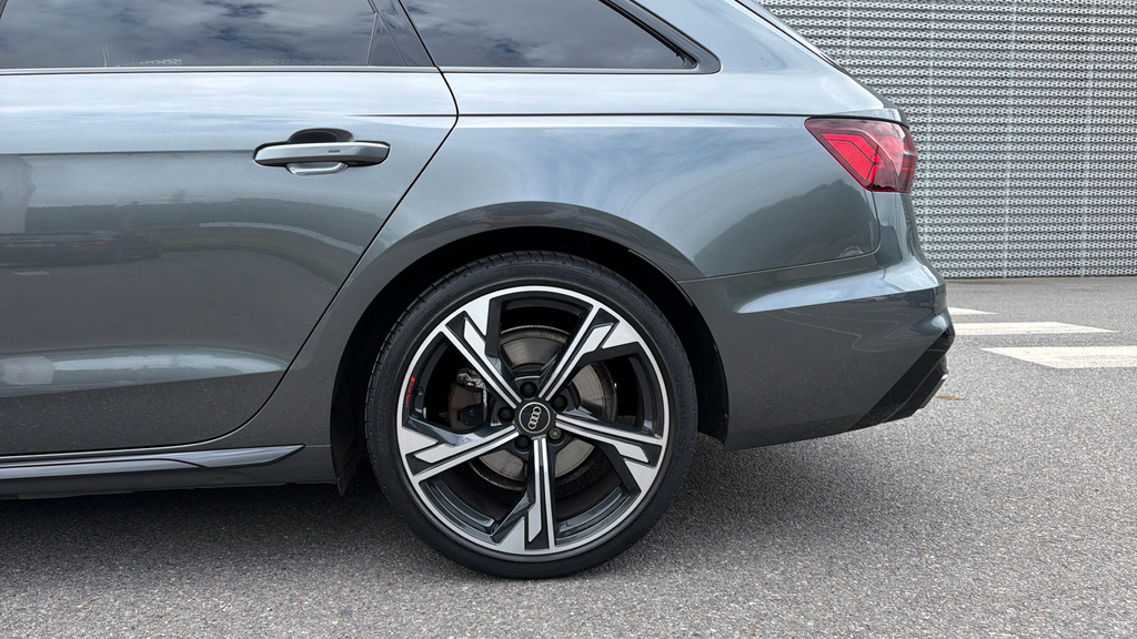 Audi A4 Avant Black Edition Black #22
