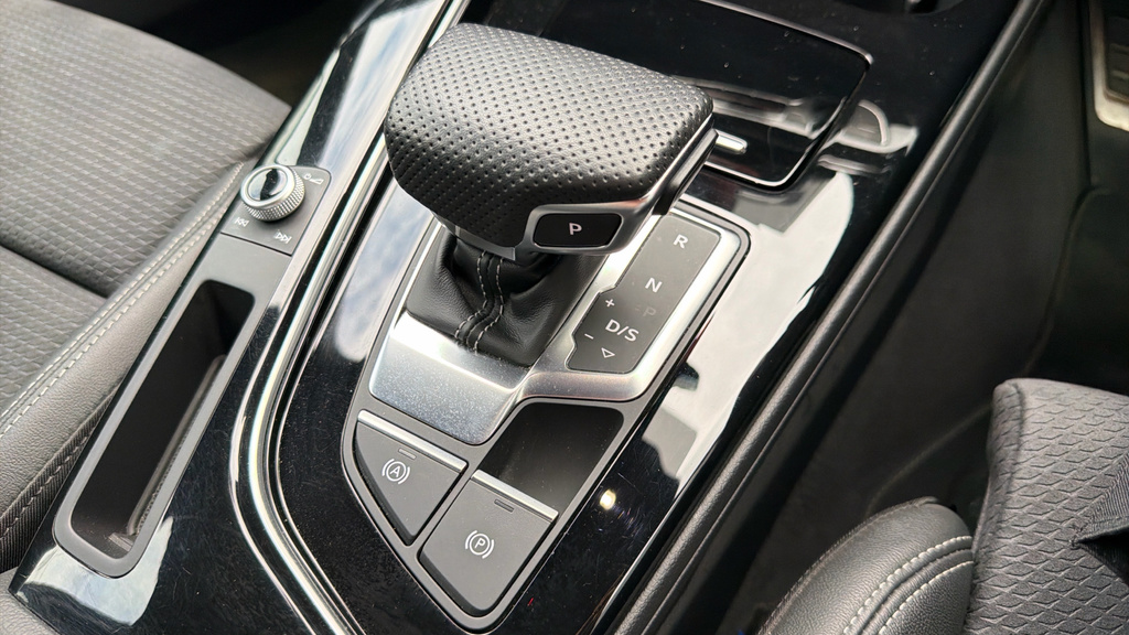 Audi A4 Avant Black Edition Black #14