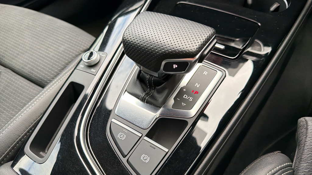 Audi A4 Avant Black Edition Black #32