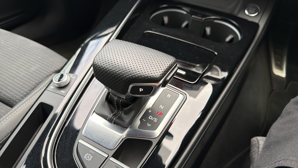 Audi A4 Avant Black Edition Black #33