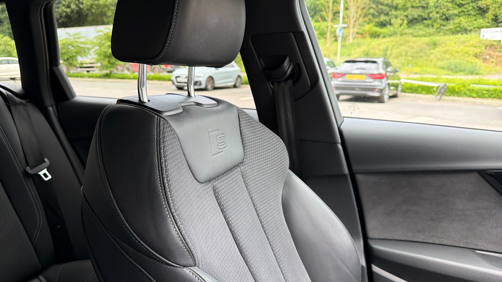 Audi A4 Avant Black Edition Black #50