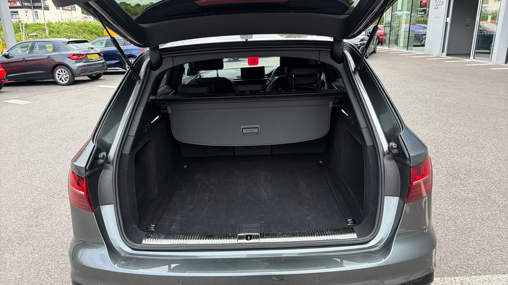 Audi A4 Avant Black Edition Black #18