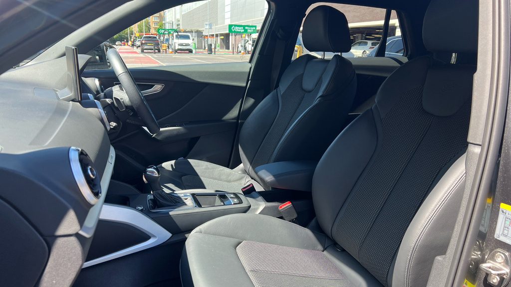 Audi Q2 35 Tfsi S Line S Tronic Silver #24