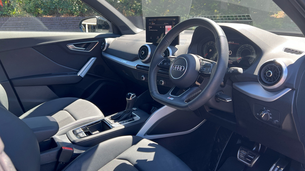 Audi Q2 35 Tfsi S Line S Tronic Silver #9