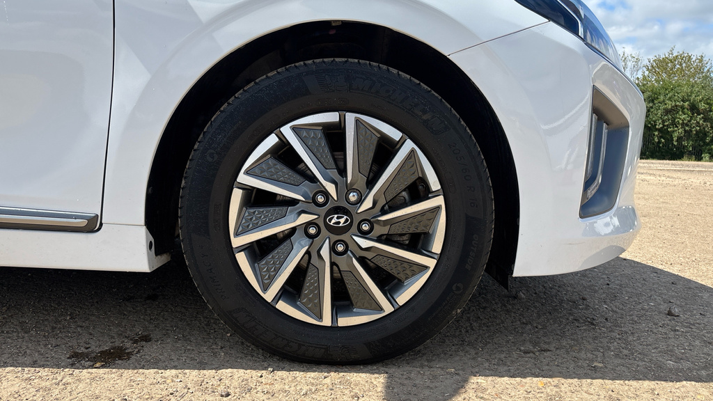 Hyundai Ioniq Hatchback Blue #32