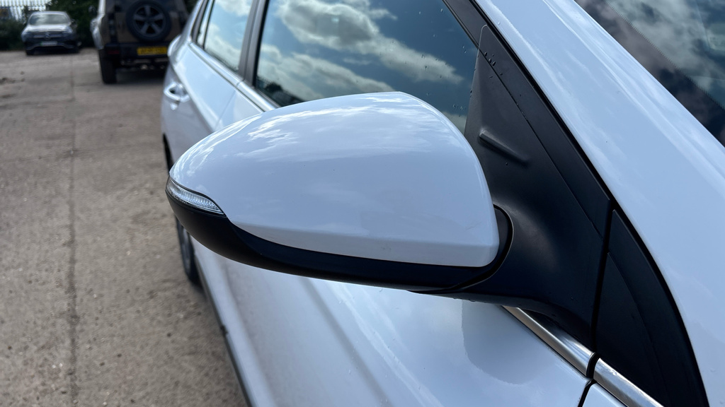 Hyundai Ioniq Hatchback Blue #43