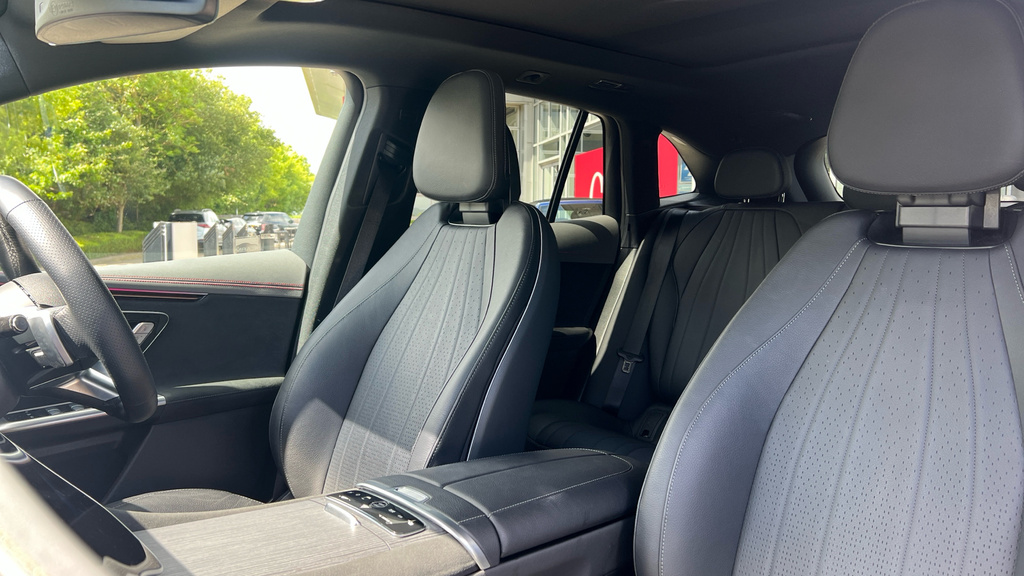 Mercedes-Benz EQE Saloon Black #31