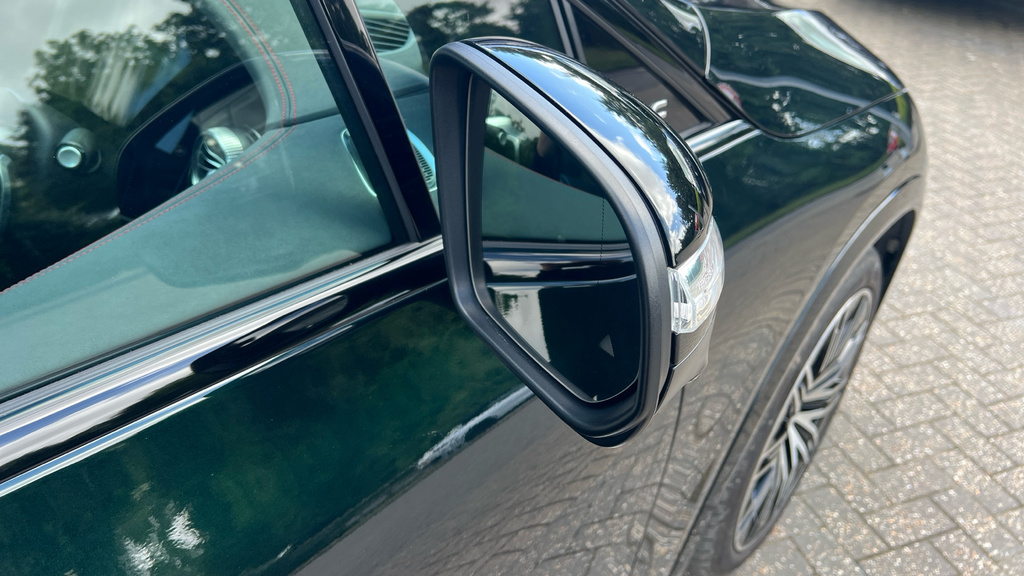 Mercedes-Benz EQE Saloon Black #2