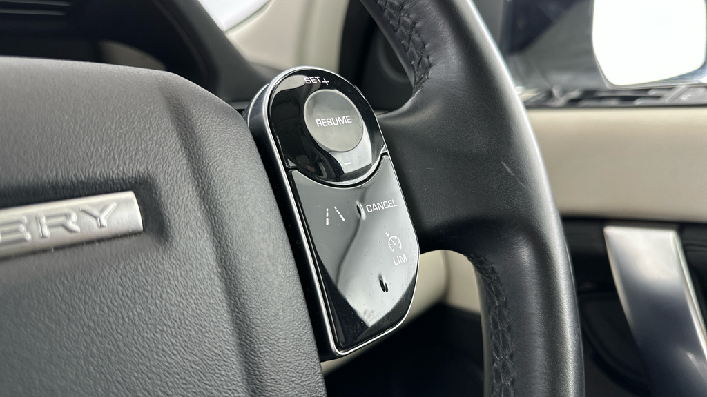 Land Rover Discovery Sport S White #11