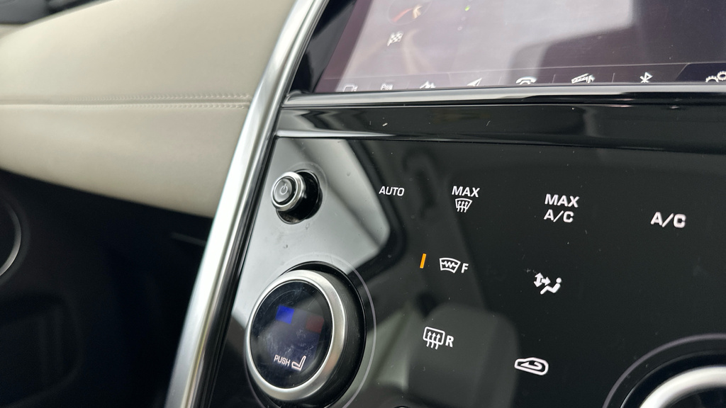 Land Rover Discovery Sport S White #13