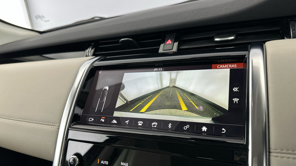 Land Rover Discovery Sport S White #23