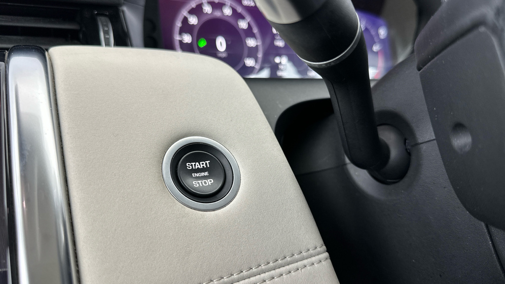 Land Rover Discovery Sport S White #22