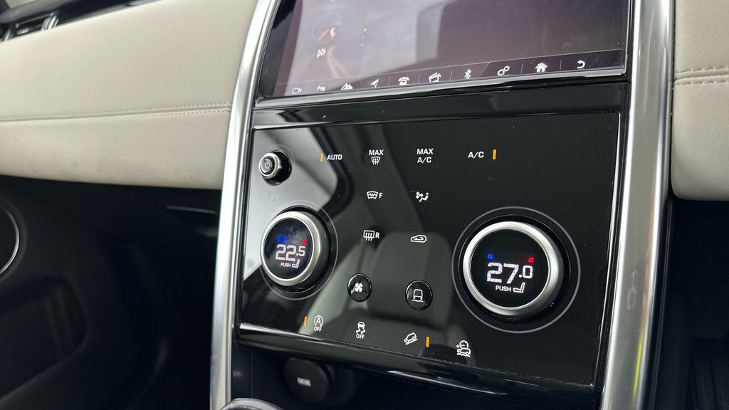 Land Rover Discovery Sport S White #26