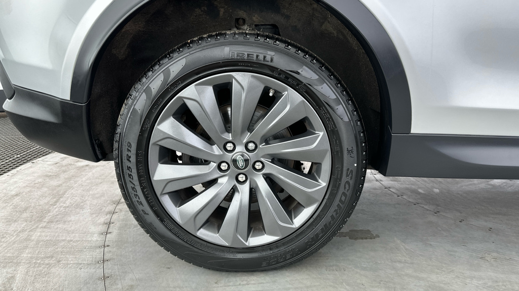 Land Rover Discovery Sport S White #33