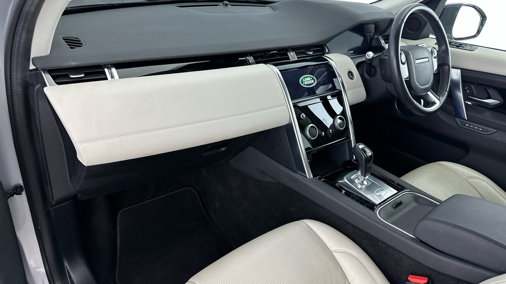 Land Rover Discovery Sport S White #14