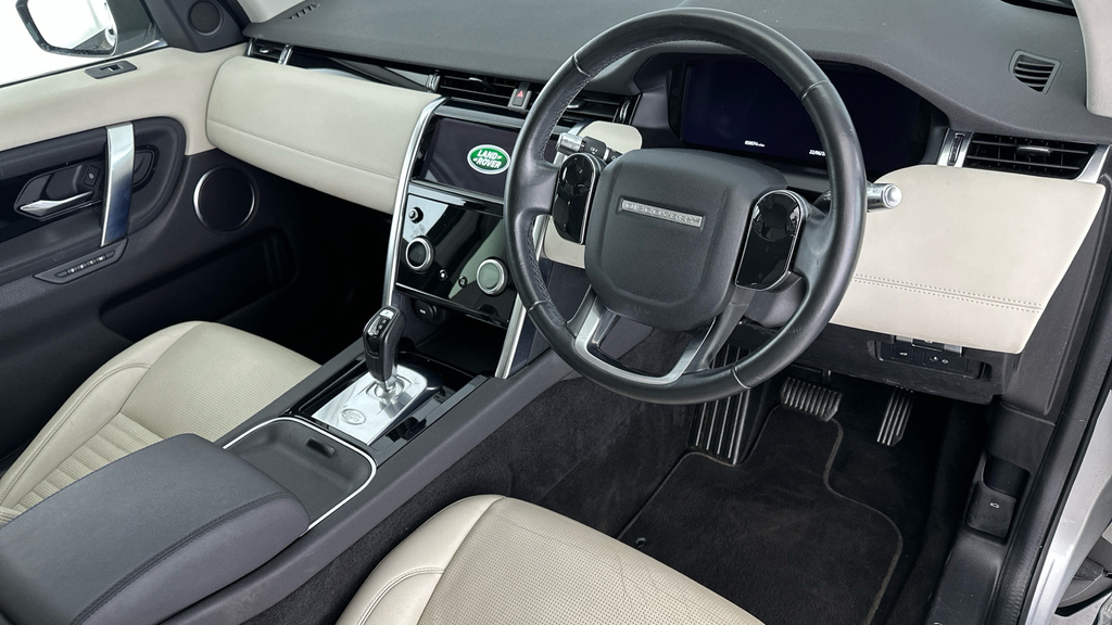 Land Rover Discovery Sport S White #9