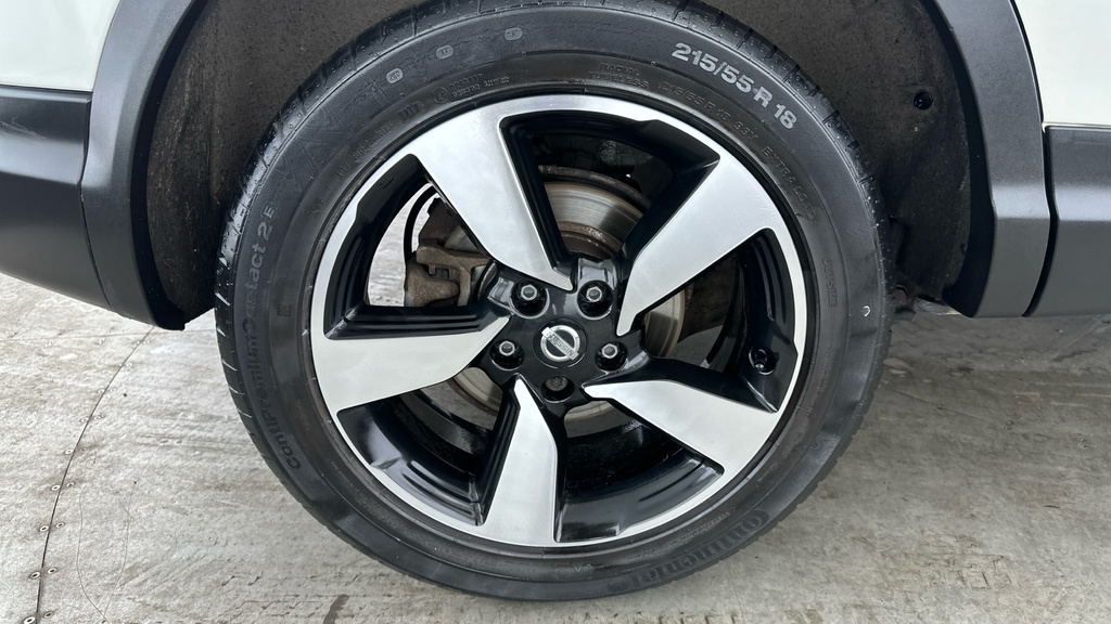 Nissan Qashqai Tekna White #30