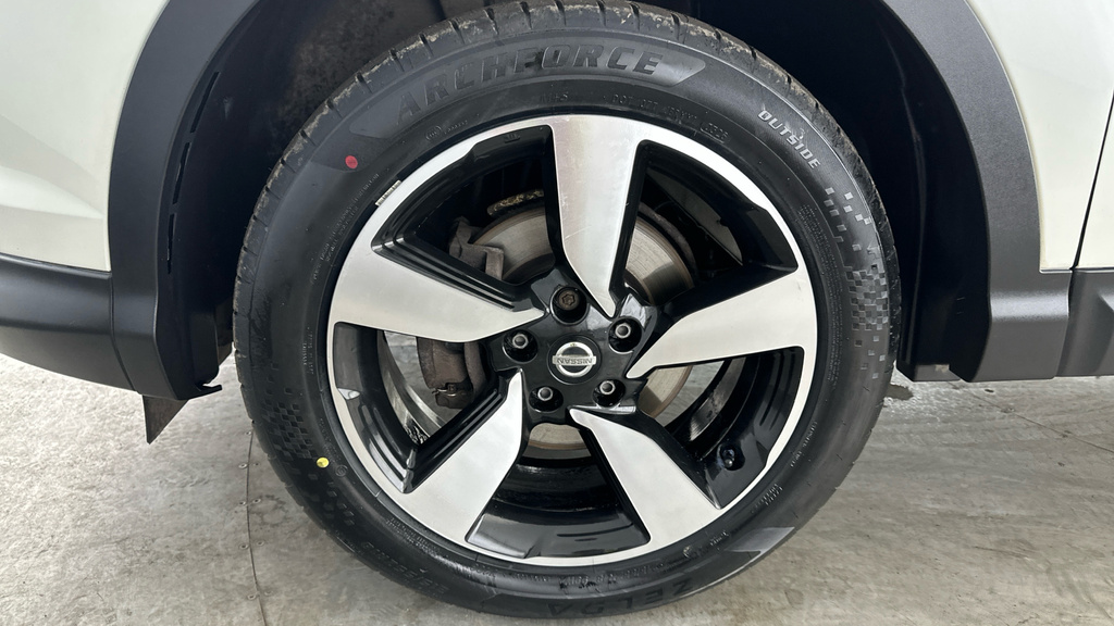 Nissan Qashqai Tekna White #28