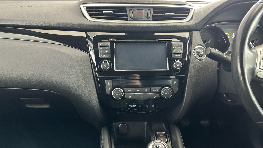 Nissan Qashqai Tekna White #23