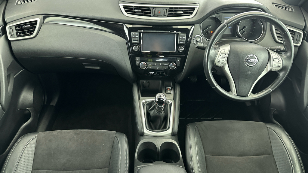Nissan Qashqai Tekna White #14