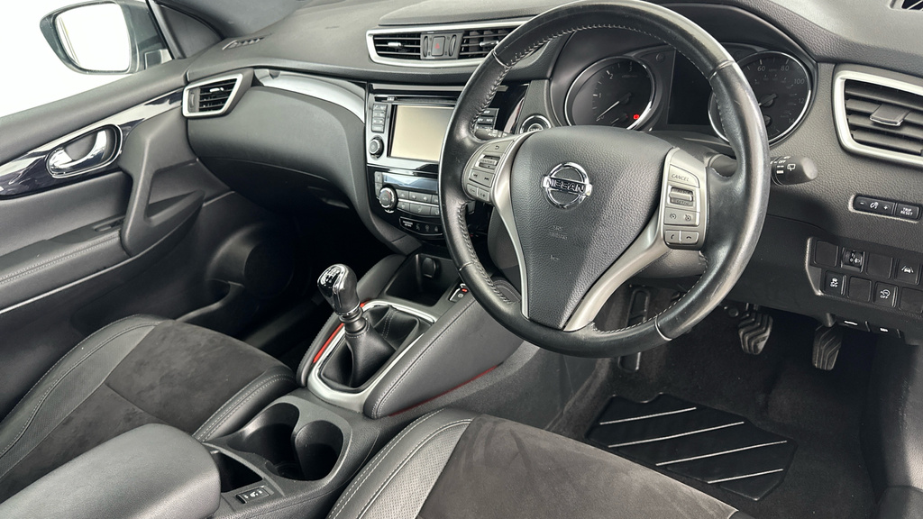 Nissan Qashqai Tekna White #9