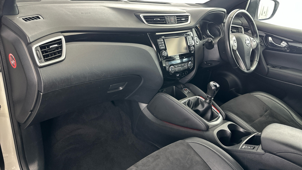 Nissan Qashqai Tekna White #10