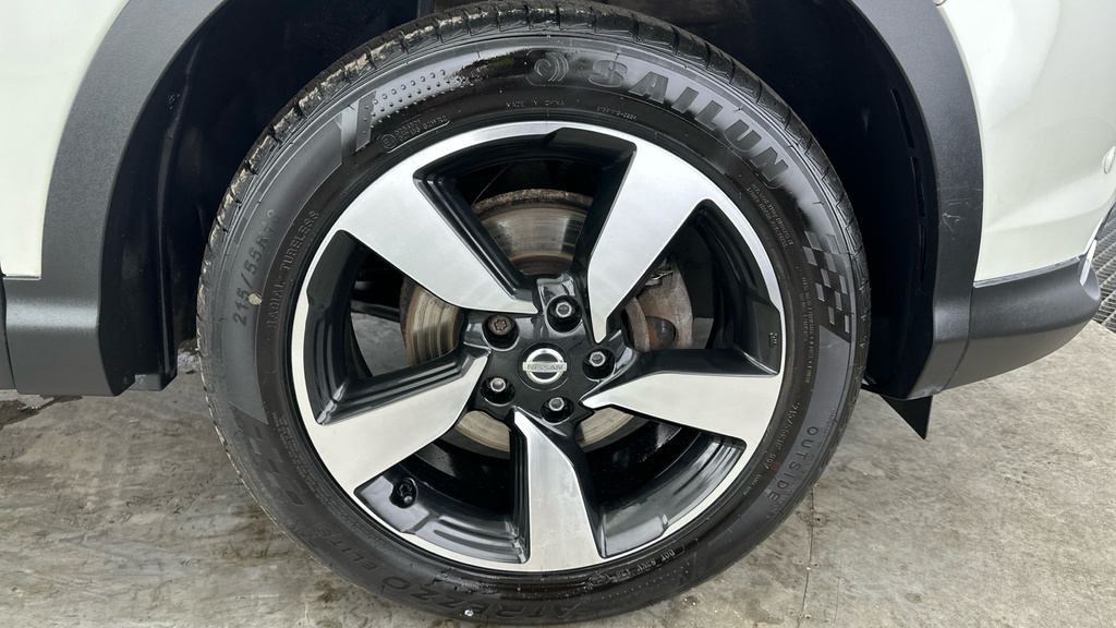 Nissan Qashqai Tekna White #31