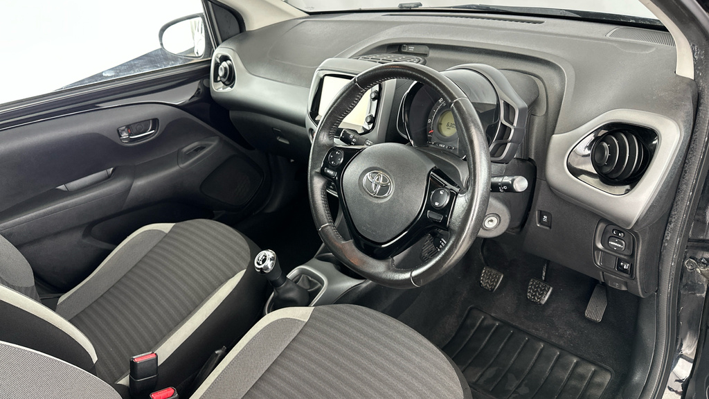 Toyota Aygo X X-press Black #9