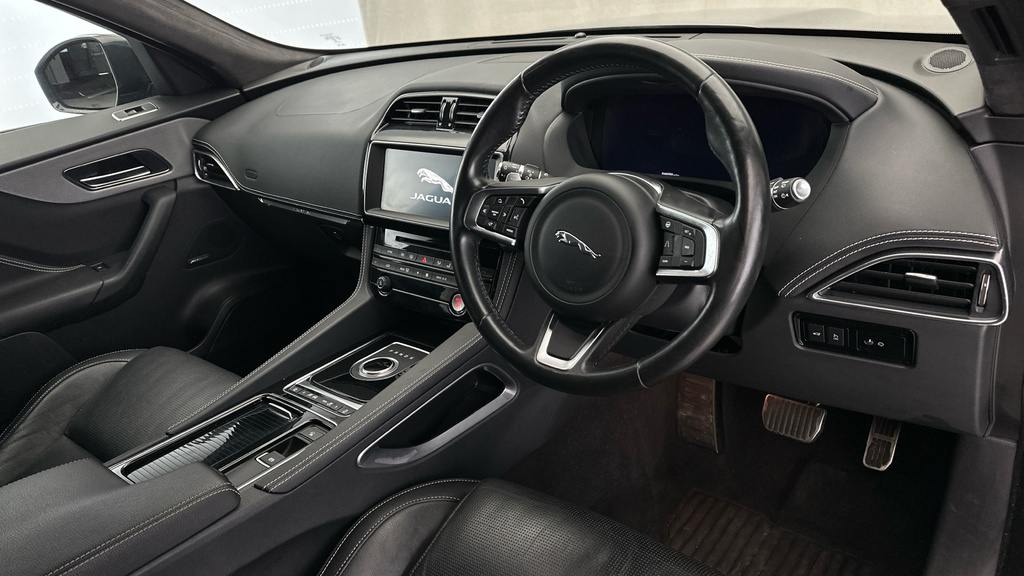 Jaguar F-Pace 2.0 I4d 180Ps R-sport Station Wagon 5-Dr White #12