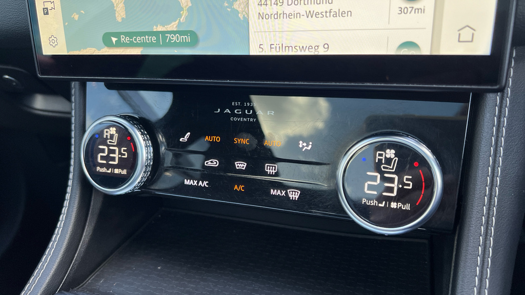 Jaguar F-Pace Jaguar Estate 3.0 D300 R-dynamic Hse Au Grey #48
