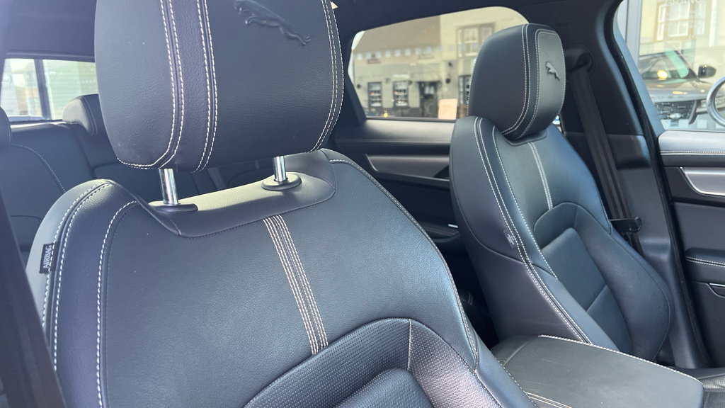 Jaguar F-Pace Jaguar Estate 3.0 D300 R-dynamic Hse Au Grey #46