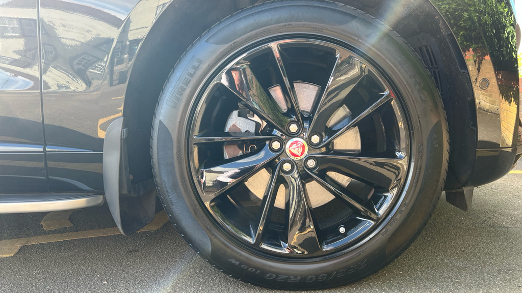 Jaguar F-Pace Jaguar Estate 3.0 D300 R-dynamic Hse Au Grey #28