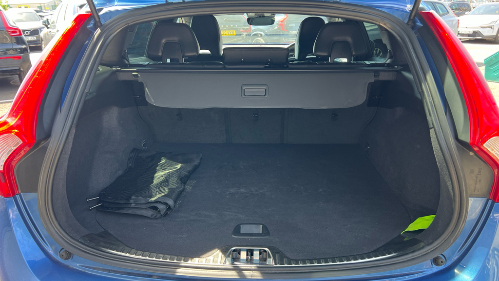 Volvo V60 V60 2.0 D3 Momentum Blue #19