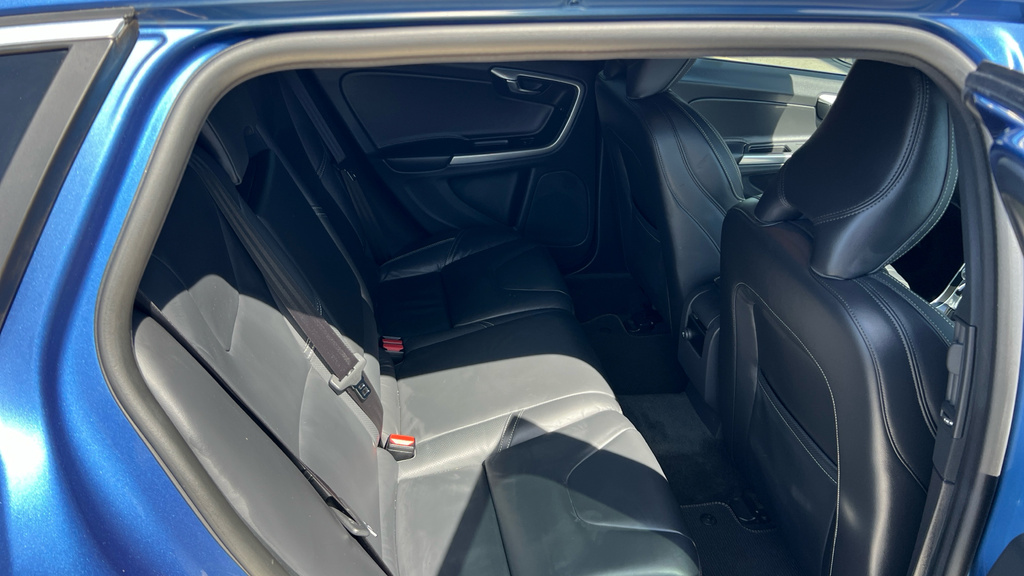 Volvo V60 V60 2.0 D3 Momentum Blue #25