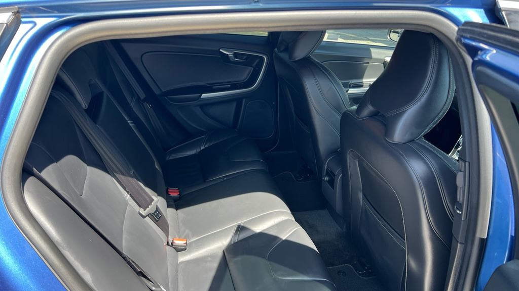 Volvo V60 V60 2.0 D3 Momentum Blue #26