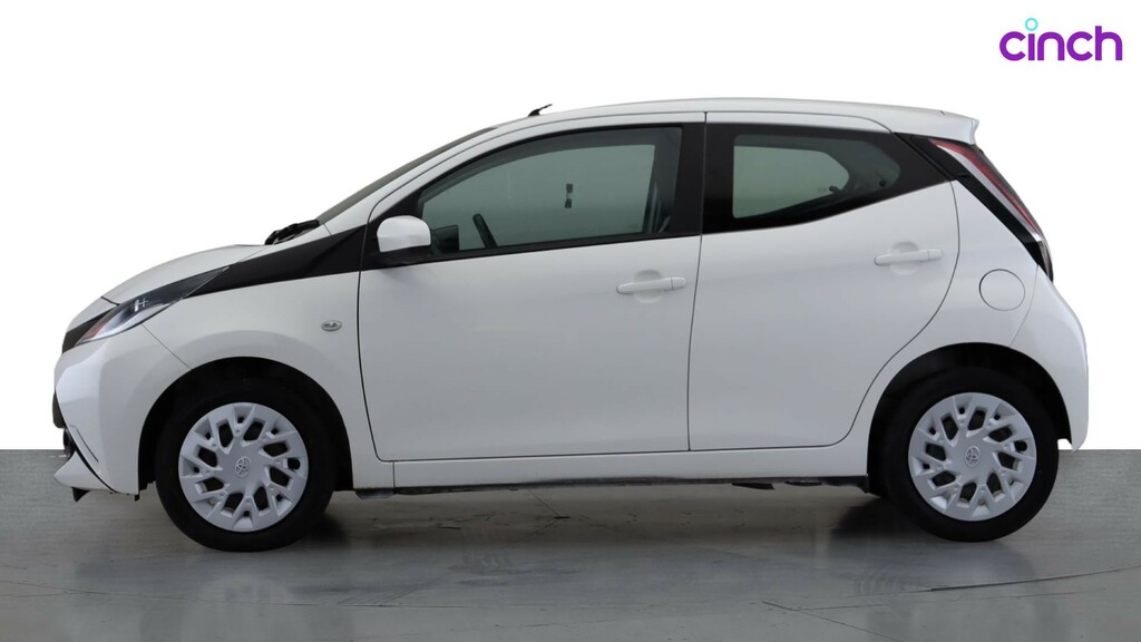 Toyota Aygo X X-play Red #5