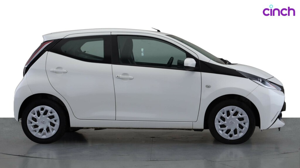 Toyota Aygo X X-play Red #2