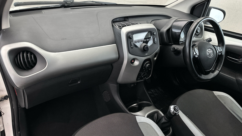 Toyota Aygo X X-play Red #9