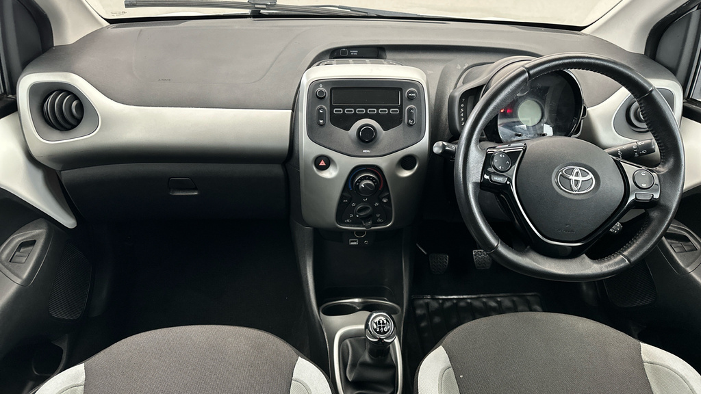 Toyota Aygo X X-play Red #10