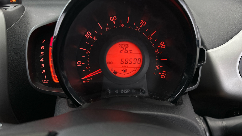 Toyota Aygo X X-play Red #15