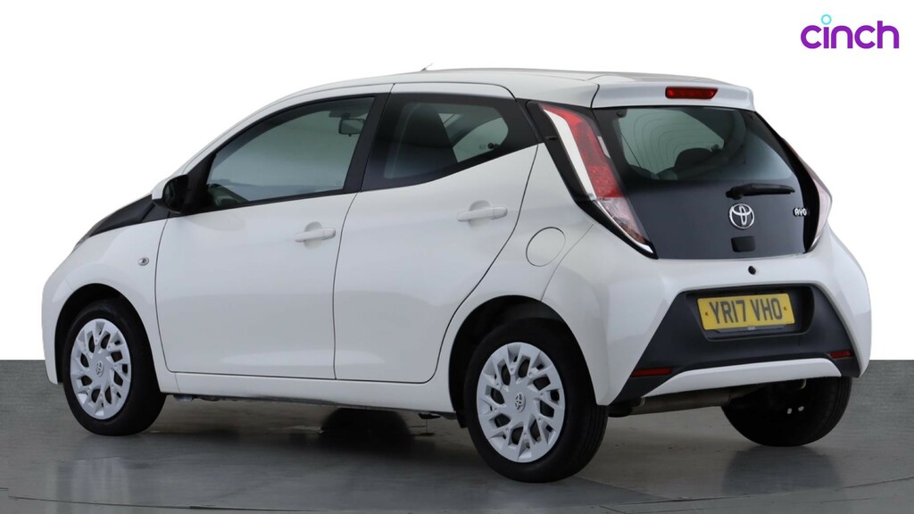 Toyota Aygo X X-play Red #4