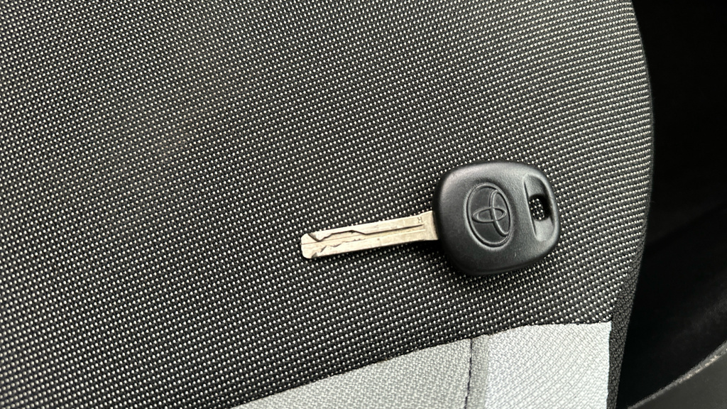 Toyota Aygo X X-play Red #13