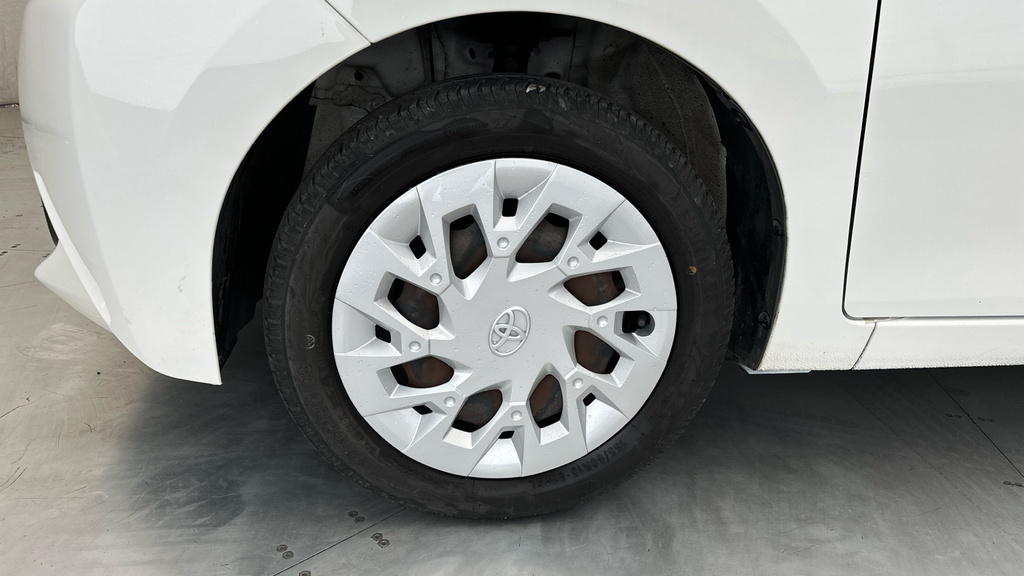 Toyota Aygo X X-play Red #19