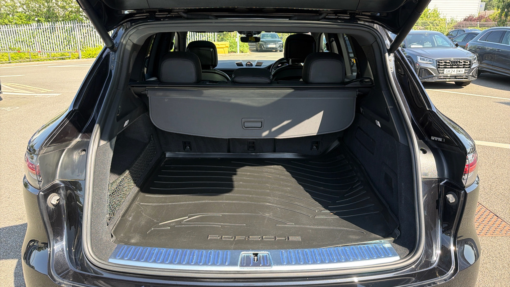Porsche Cayenne 2020 3.0 V6 E-hybrid 14.1Kwh Coupe Plug Black #15
