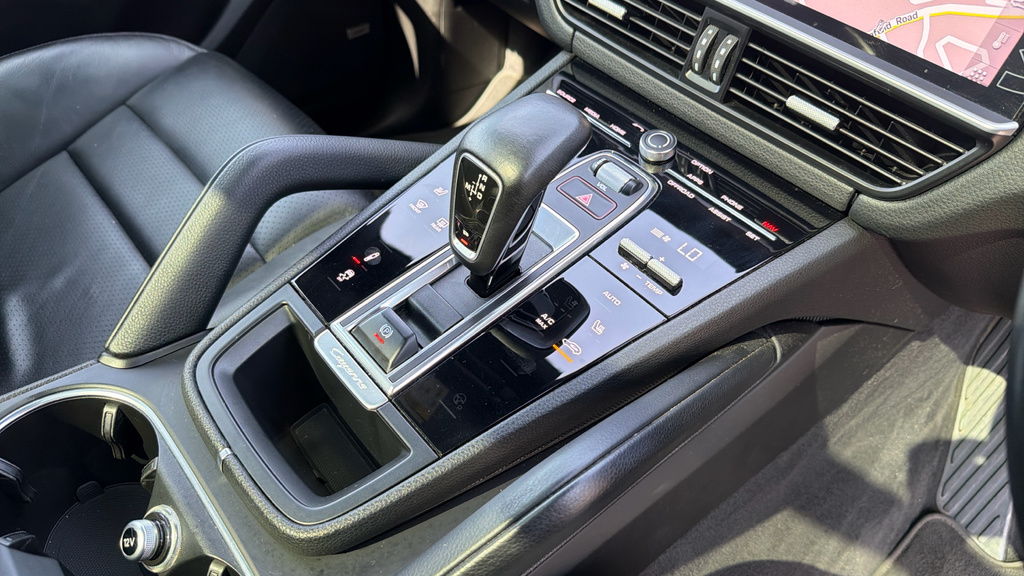Porsche Cayenne 2020 3.0 V6 E-hybrid 14.1Kwh Coupe Plug Black #31