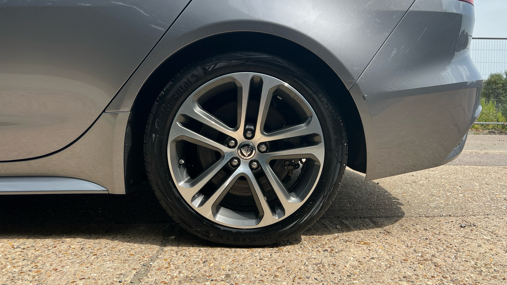 Jaguar XE 2.0 P300 Sport Awd Black #17