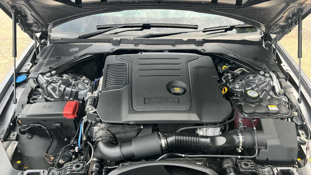 Jaguar XE 2.0 P300 Sport Awd Black #15