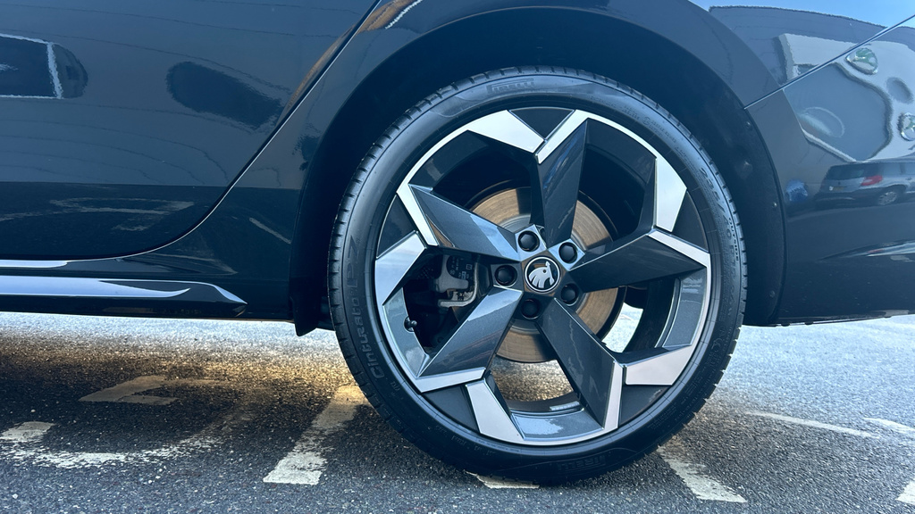 Skoda Superb Hatch Sportline 1.5 Tsi E-tec 150 Ps Dsg Black #23