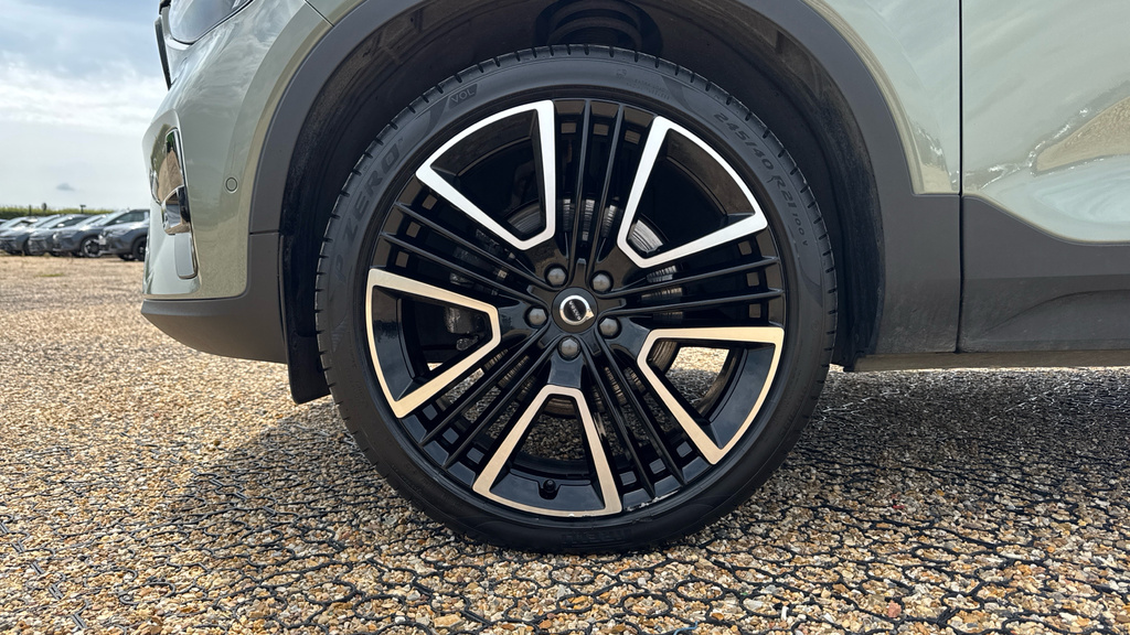 Volvo XC40 Plus, B3 Mild Hybrid, Dark Black #18